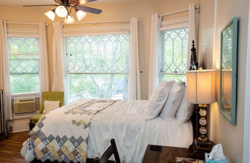 Hendersonville Cama Y Desayuno | The Charleston Inn