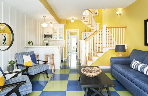 Holland Casa | "The Charleston" Luxury Townhome, Pool, Hot Tub, Golf Membership, Near Lake and Beaches