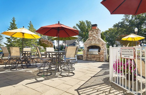 Holland Casa | "The Charleston" Luxury Townhome, Pool, Hot Tub, Golf Membership, Near Lake and Beaches