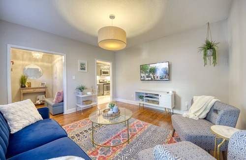Westside Casa | The Charleston Suites: The Charles Suite