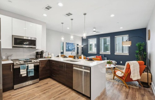 Fort Worth Casa | The Charm :2BD In the Heart of Magnolia & Stylish!