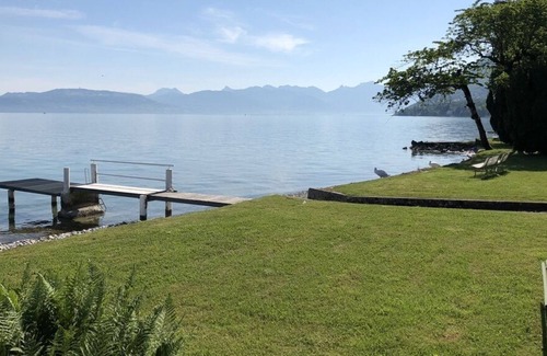 Lugrin Apartamento | El encanto de un castillo a orillas del lago de Ginebra.