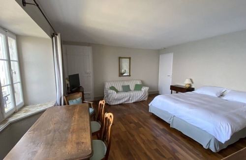 Lugrin Apartamento | El encanto de un castillo a orillas del lago de Ginebra.