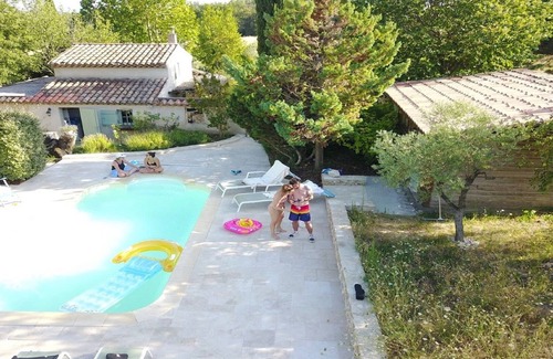 La Motte-dʼAigues Casa | El encanto de una propiedad auténtica al pie de Lubéron