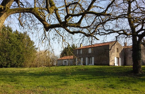 Le Poire-sur-Vie Cabaña | El encanto de piedra y vegetación. 4 o 6 por vivienda en el campo.