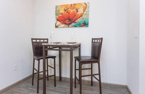 Bentonville Apartamento | The Charming Canary Condo