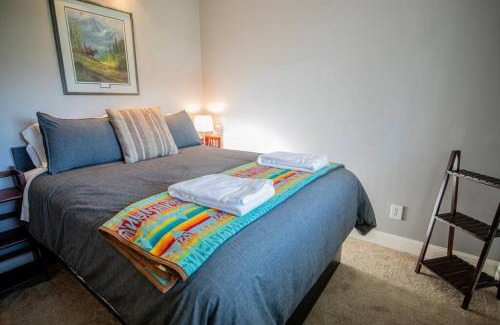 Ellensburg Casa | The Charming Cowboy House