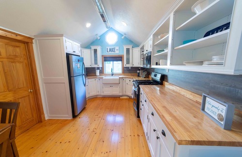 Glenn Cabaña | The charming Glenn Cottage! Walk to Lake Michigan!