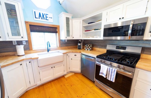 Glenn Cabaña | The charming Glenn Cottage! Walk to Lake Michigan!