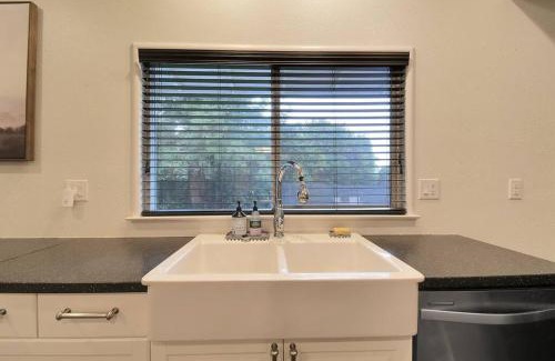 Yuba City Casa | The Charming Home with a Pool