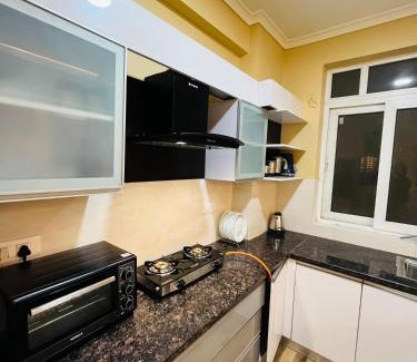 Mohangarh Apartamento | The Charming Retreat 2BHK Service Apartment with Swimming Pool