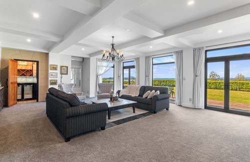 Omokoroa Cabaña | The Chateau Grande – Exclusive Couples Retreat