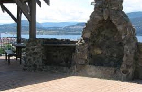 North End Casa | BOUTIQUECHATEAU LAKEVIEW 5 MINS 2 LAKE HOTTUB PISCINA ALAIRE LIBREFP,COMEDOR BBQ