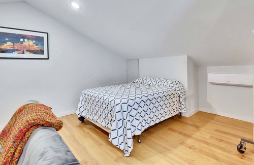 Manchaca Casa | The Chateau Unit D