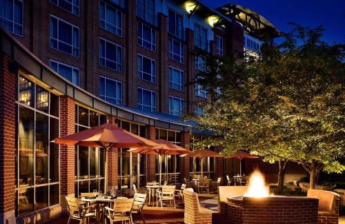 Downtown Chattanooga Hotel | The Chattanoogan Hotel, Curio Collection By Hilton