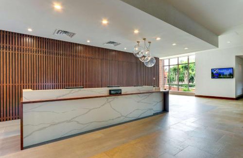 Downtown Chattanooga Hotel | The Chattanoogan Hotel, Curio Collection By Hilton