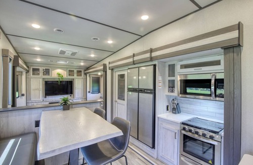 Nemo Casa | The Chickadee: Weekly -5%! King Bed! By The Pool! Near Trails!