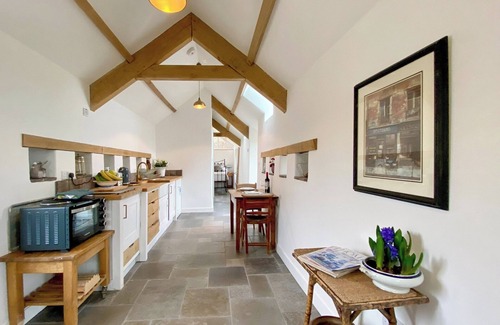 Upton Cheyney Cabaña | The Chicken Shed is perfect for a couple.