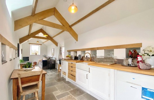 Upton Cheyney Cabaña | The Chicken Shed is perfect for a couple.