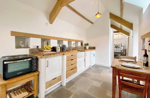 Upton Cheyney Cabaña | The Chicken Shed is perfect for a couple.
