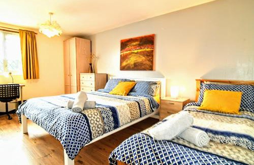 Bordesley Casa | The Chinatown Home - Private Garden, NETFLIX, BBQ & Bar