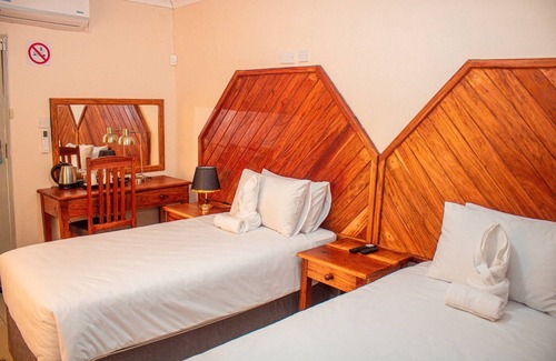 Kasane Cama Y Desayuno | The Chobe Inn