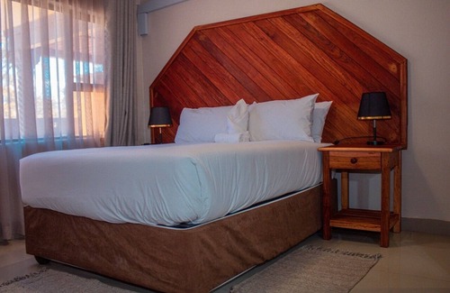 Kasane Cama Y Desayuno | The Chobe Inn