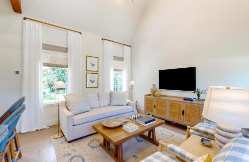 Brenham Casa | The Christmas Hill Cottages