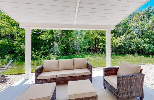 Brenham Casa | The Christmas Hill Cottages