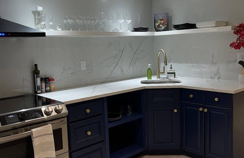 Queens Casa | The Circle Suite Near JFK Airport