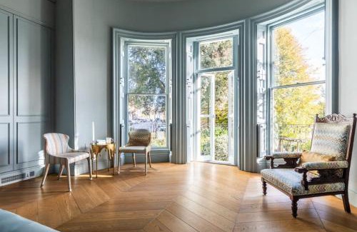 Upper Town Apartamento | The Circus Apartment with Terrace & Free Parking