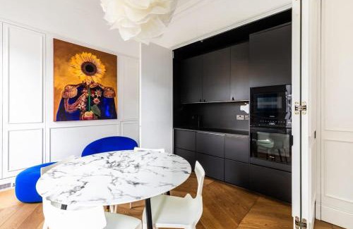 Upper Town Apartamento | The Circus Apartment with Terrace & Free Parking