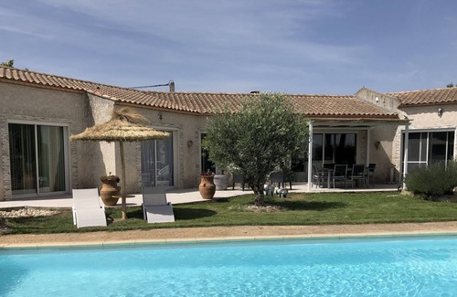 Jonquieres-Saint-Vincent Villa | The clever Villa