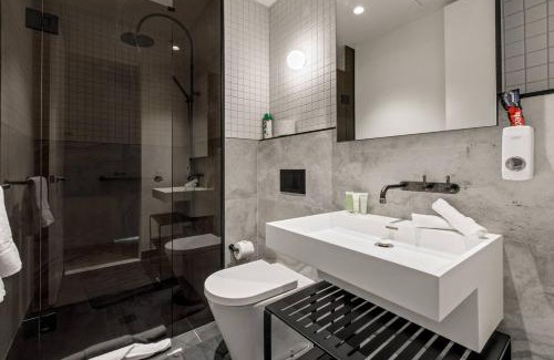 South Yarra Apartamento | The Claremont - Refined Resort Style Living