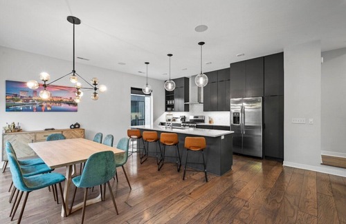 Tremont Casa | The Cleveland ROCKS! Townhome in Tremont