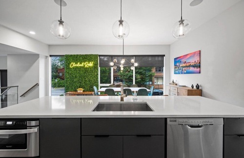 Tremont Casa | The Cleveland ROCKS! Townhome in Tremont