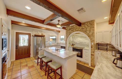 Hunt Casa | "The Cliff House" Riverfront with incredible views! Sleeps 18!