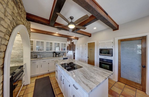 Hunt Casa | "The Cliff House" Riverfront with incredible views! Sleeps 18!