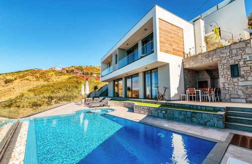 Faja da Ovelha Casa | The Cliffhouse by LovelyStay