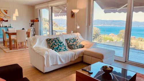 Ortigueira Casa | The Cliffs - Celtigos Blue Marine