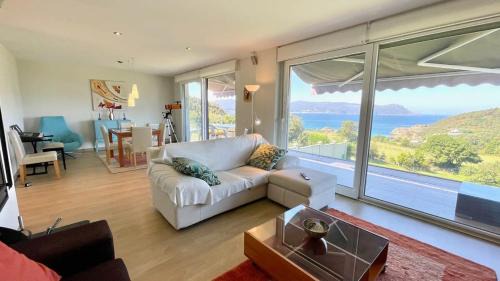 Ortigueira Casa | The Cliffs - Celtigos Blue Marine