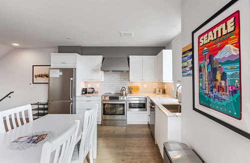 East Queen Anne Apartamento | The Clock Tower Sweet Suite