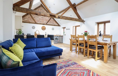 Montgomery Cabaña | THE CLOCKHOUSE, pet friendly, character holiday cottage in Montgomery