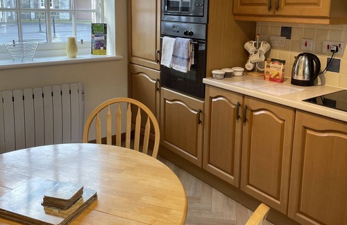 Perth Cabaña | THE CLOCKTOWER, pet friendly, character holiday cottage in Perth