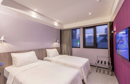 Central District Hotel | The Cloud Hotel