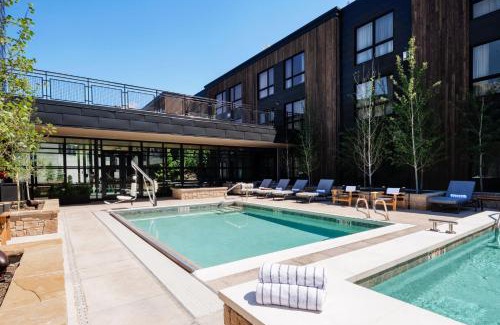 Jackson Hole Hotel | The Cloudveil, Autograph Collection