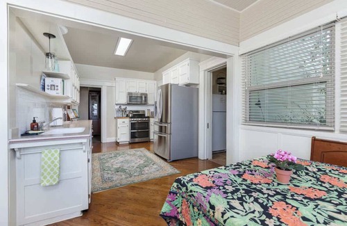 Exeter Casa | The Clover House, Charming Craftsman home