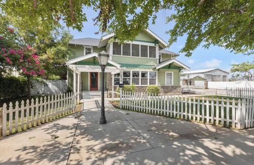Exeter Casa | The Clover House, Charming Craftsman home