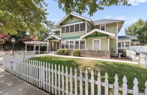 Exeter Casa | The Clover House, Charming Craftsman home