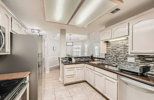 Georgetown Casa | The Clover House Georgetown is the perfect getaway for families or workers seeking a home base while in town. This charming retreat features a warm, inviting interior with modern amenities, a fully equipped kitchen, and comfortable living spaces.